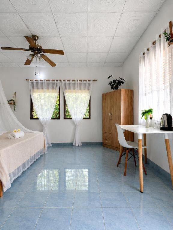 Bed in 6-Bed Female Dormitory Room — photo 5